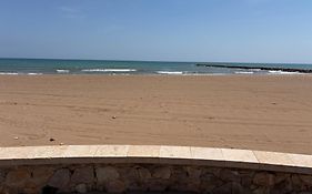 Apartamento junto al mar Los Marineros con acceso independiente por terraza